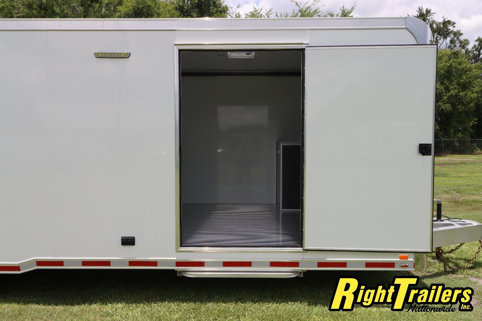 New 2025 inTech Trailers 8.5x32 Race Trailer