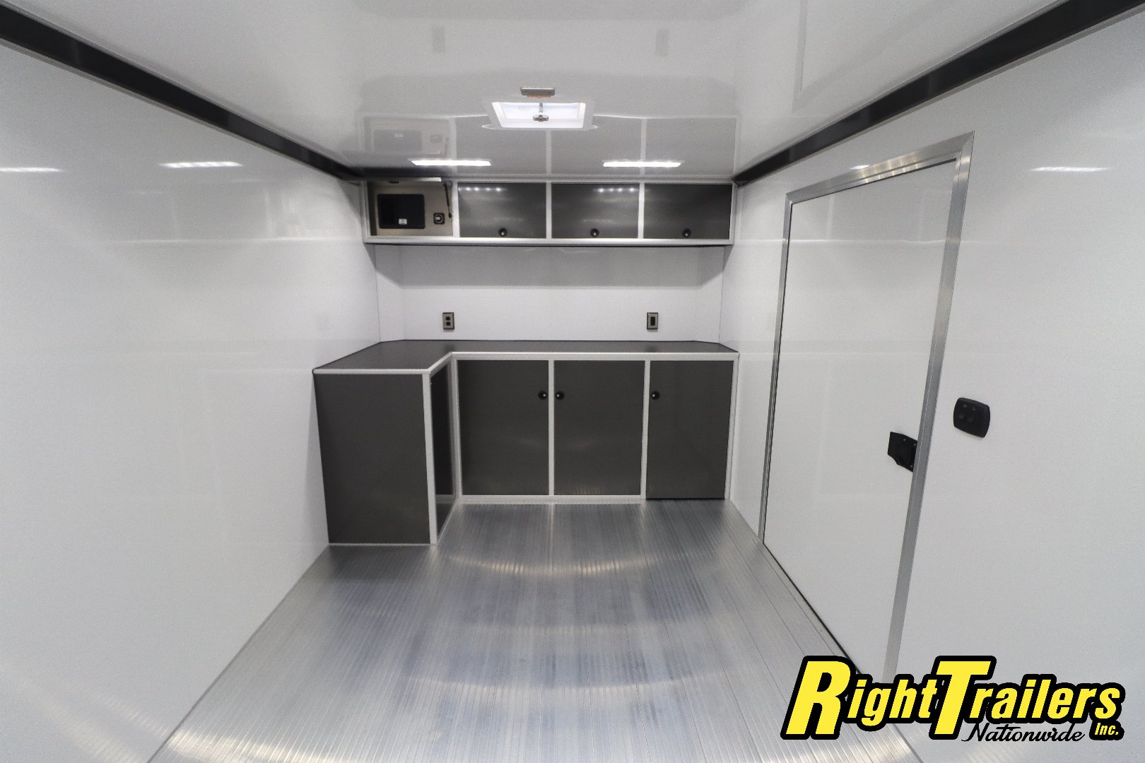 New 2025 inTech Trailers 8.5x32 Race Trailer