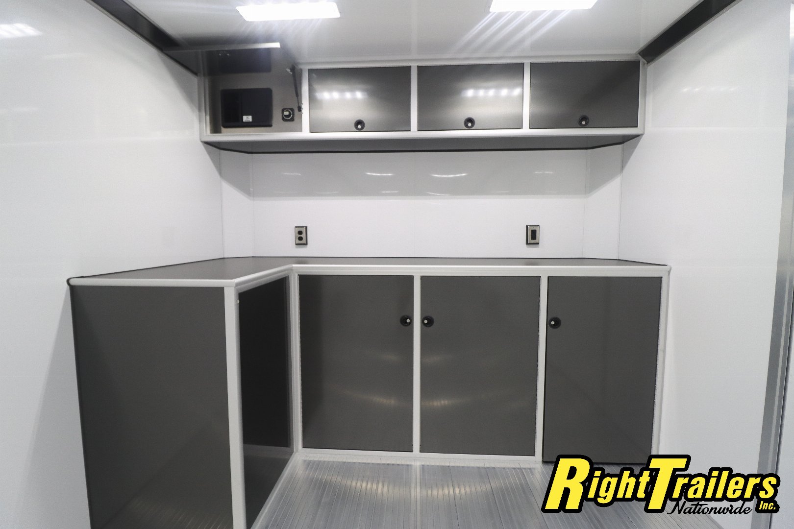 New 2025 inTech Trailers 8.5x32 Race Trailer