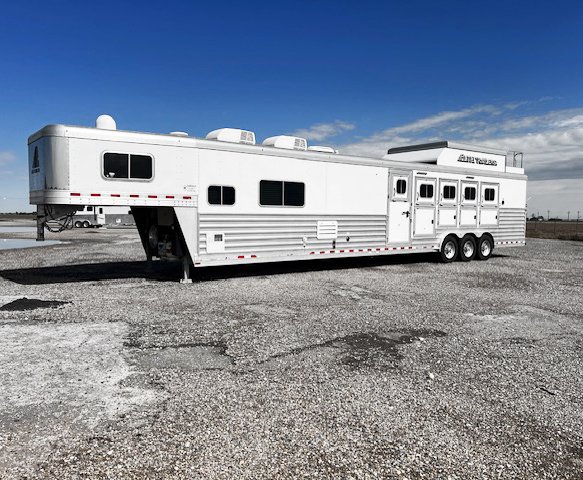 Used 2019 Elite 5 Horse Living Quarters Trailer
