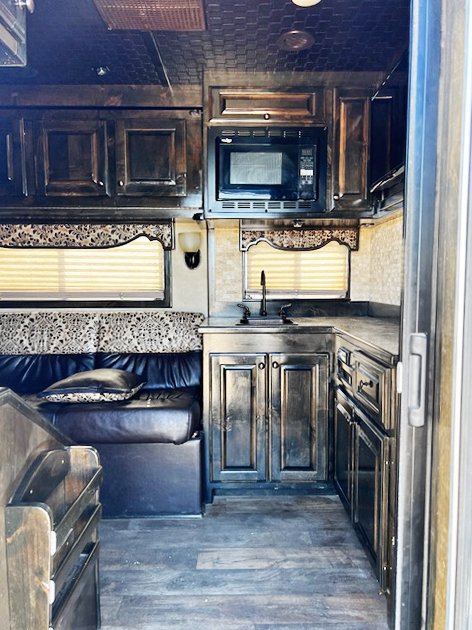 Used 2019 Elite 5 Horse Living Quarters Trailer