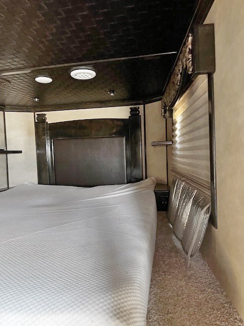 Used 2019 Elite 5 Horse Living Quarters Trailer