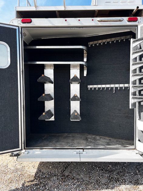 Used 2019 Elite 5 Horse Living Quarters Trailer