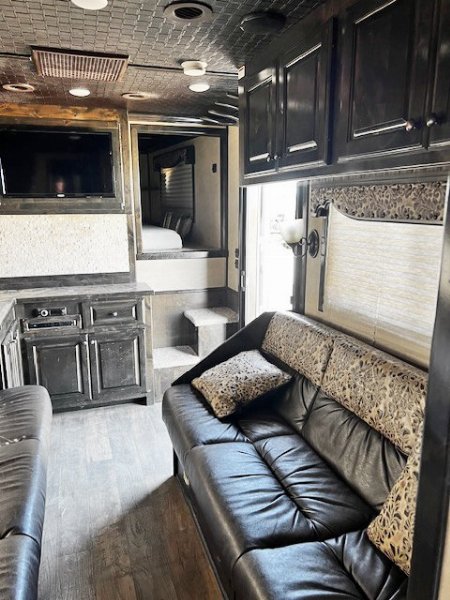 Used 2019 Elite 5 Horse Living Quarters Trailer