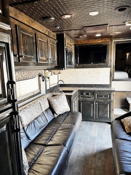 Used 2019 Elite 5 Horse Living Quarters Trailer