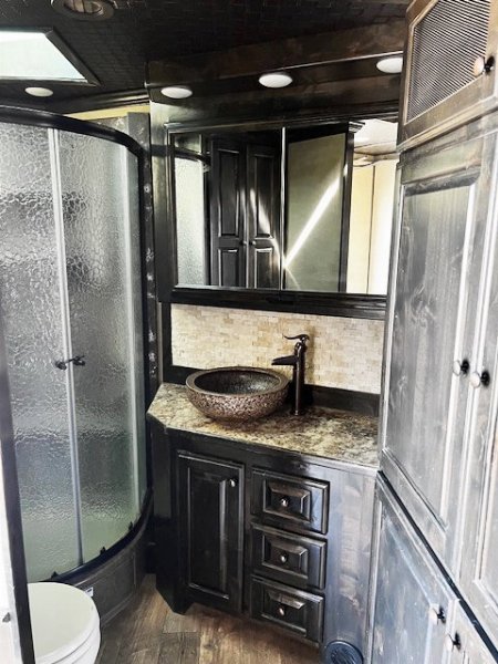 Used 2019 Elite 5 Horse Living Quarters Trailer