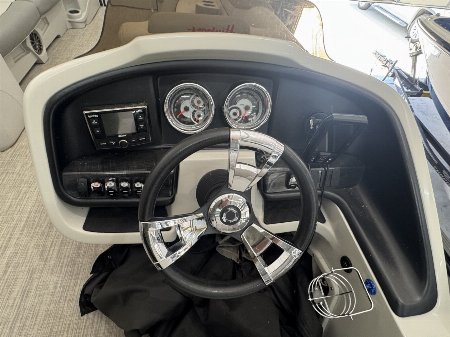 Used 2018 Tahoe 2785 Cascade RJ Tri-Toon