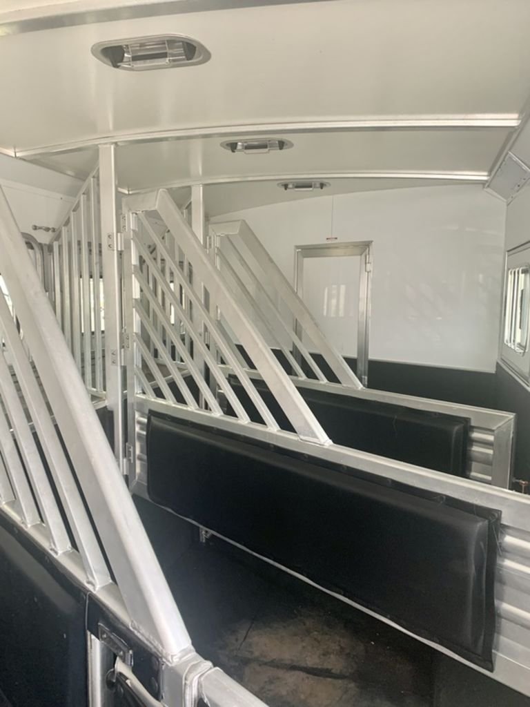 Used 2020 Cimarron Trailers Norstar Horse Gooseneck 4H