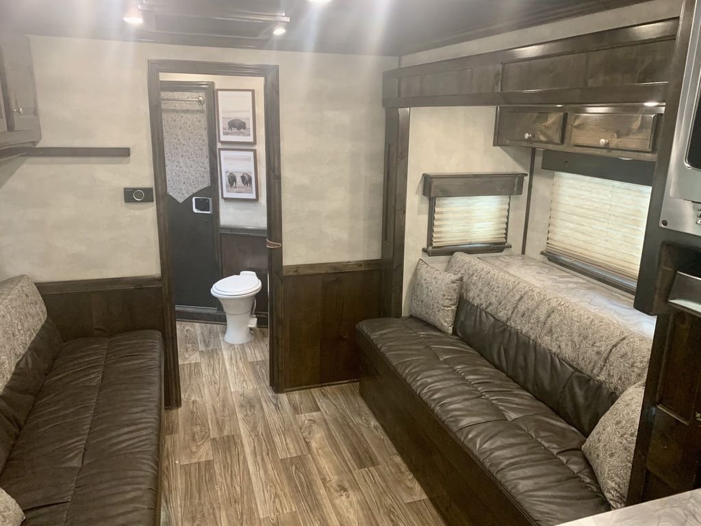 Used 2020 Cimarron Trailers Norstar Horse Gooseneck 4H