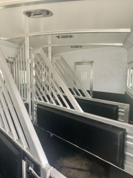 Used 2020 Cimarron Trailers Norstar Horse Gooseneck 4H