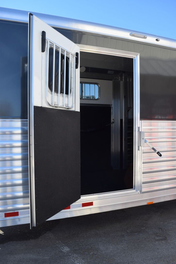 New 2024 4-Star Trailers STRAIGHT LOAD 2+1