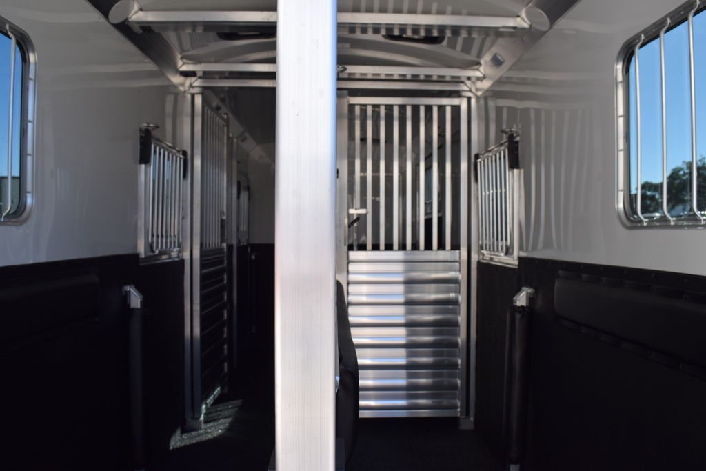 New 2024 4-Star Trailers STRAIGHT LOAD 2+1