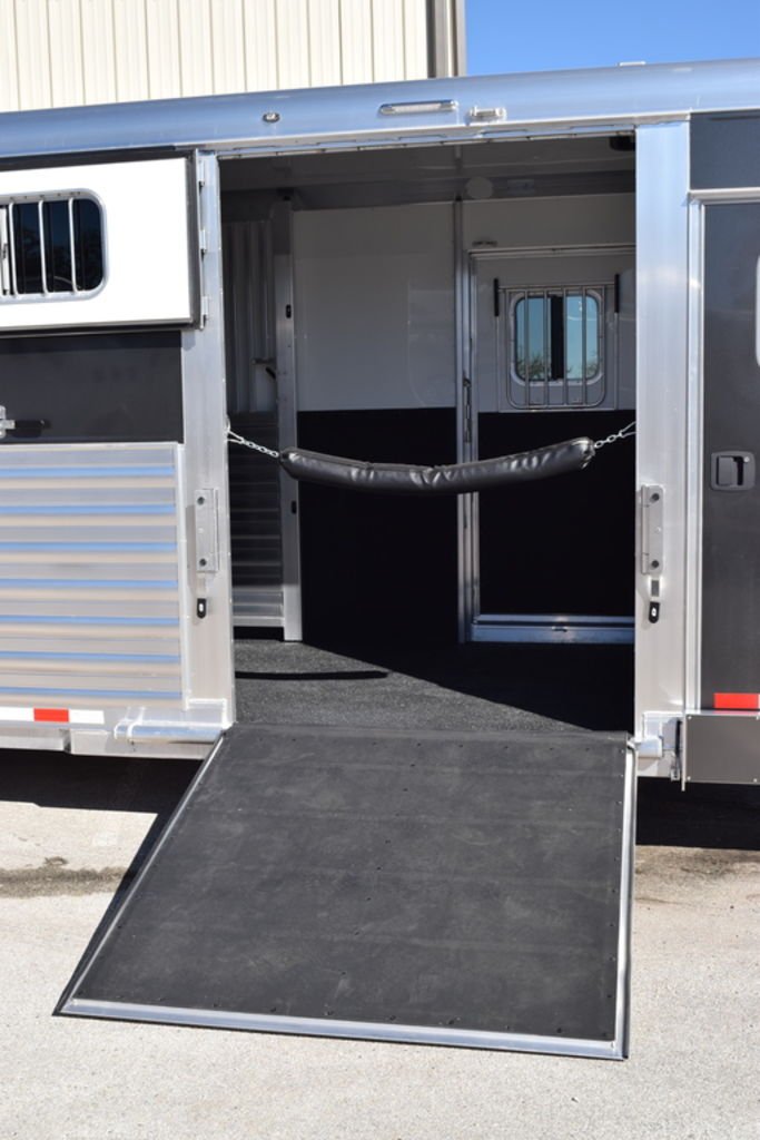 New 2024 4-Star Trailers STRAIGHT LOAD 2+1