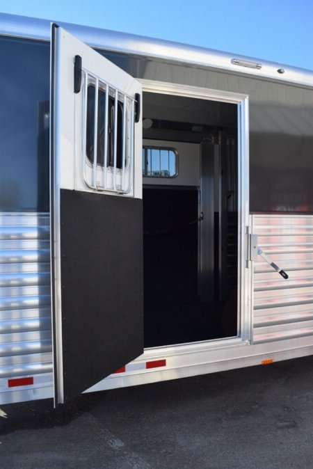 New 2024 4-Star Trailers STRAIGHT LOAD 2+1