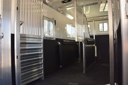 New 2024 4-Star Trailers STRAIGHT LOAD 2+1