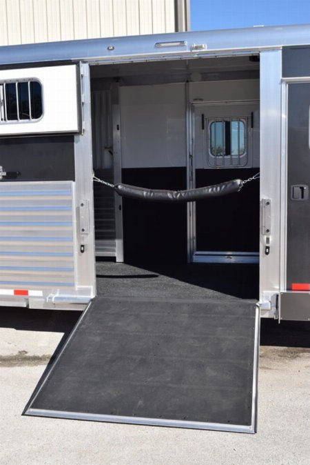 New 2024 4-Star Trailers STRAIGHT LOAD 2+1