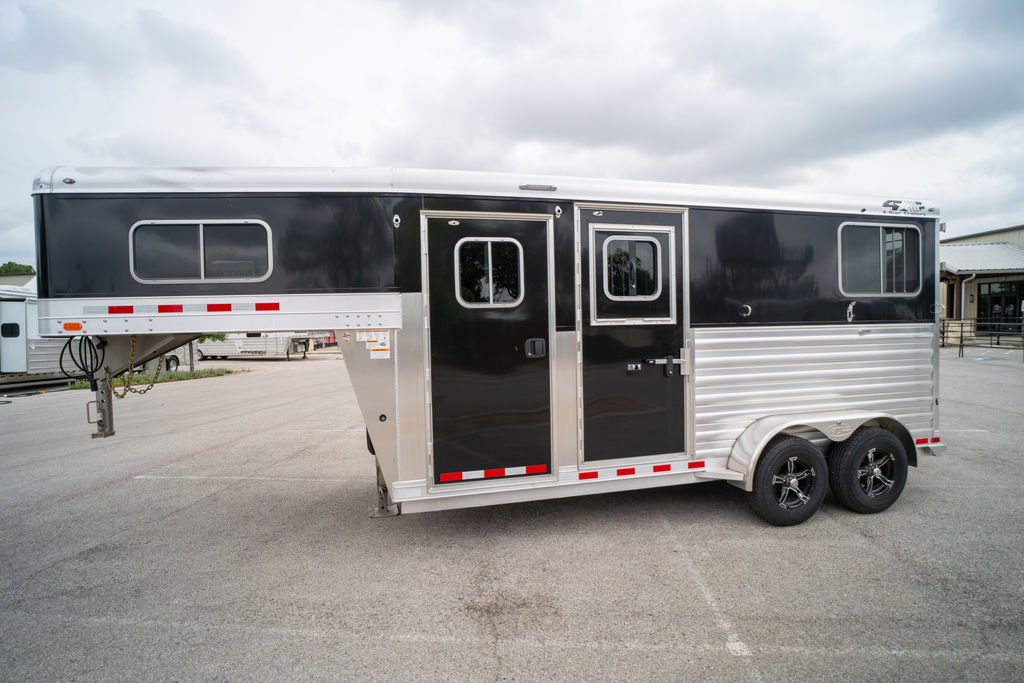 New 2025 4-Star Trailers  6'10" STRAIGHT LOAD