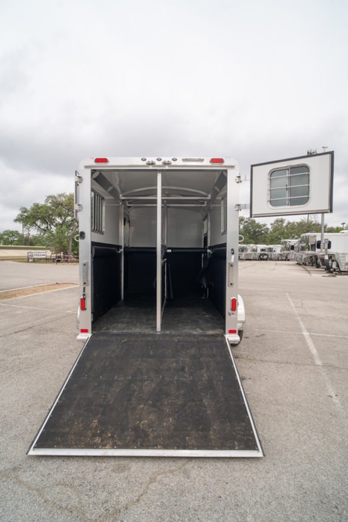 New 2025 4-Star Trailers  6'10" STRAIGHT LOAD