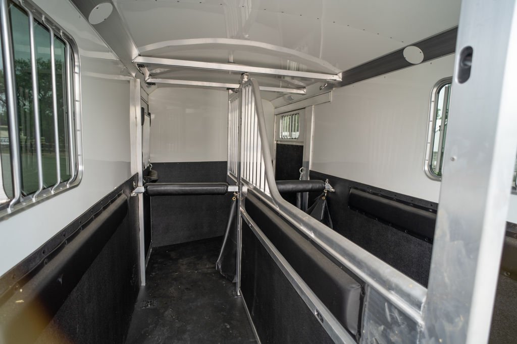 New 2025 4-Star Trailers  6'10" STRAIGHT LOAD