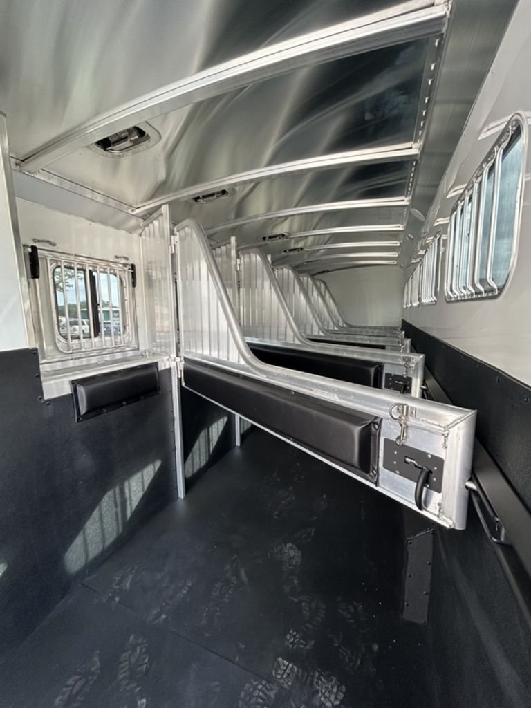New 2025 4-Star Trailers 6HORSE TRAINER