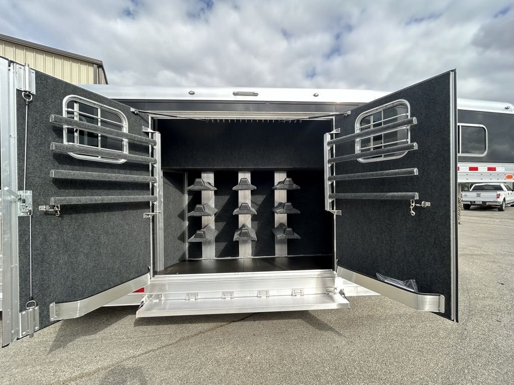 New 2025 4-Star Trailers 6HORSE TRAINER