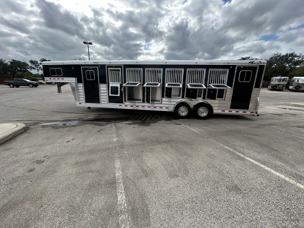 New 2025 4-Star Trailers 6HORSE TRAINER