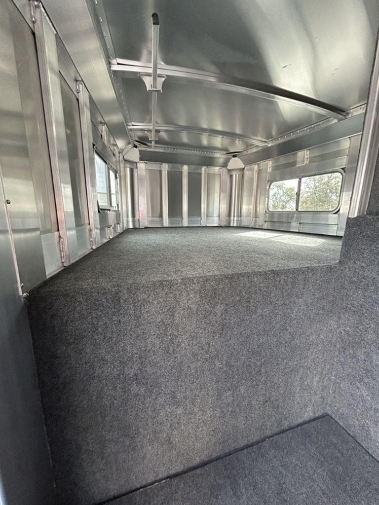 New 2025 4-Star Trailers 6HORSE TRAINER