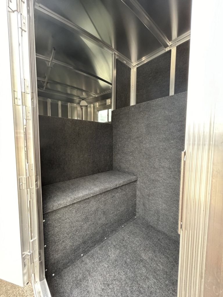 New 2025 4-Star Trailers 6HORSE TRAINER