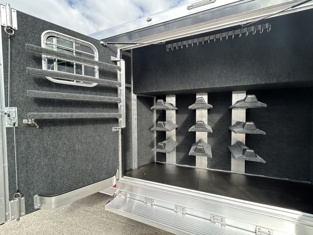 New 2025 4-Star Trailers 6HORSE TRAINER