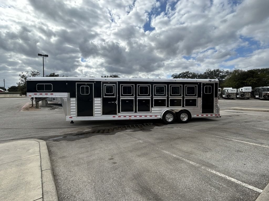 New 2025 4-Star Trailers 6HORSE TRAINER