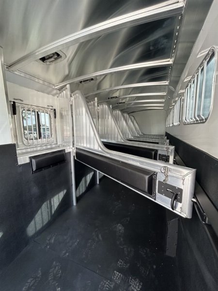 New 2025 4-Star Trailers 6HORSE TRAINER