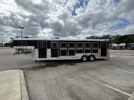 New 2025 4-Star Trailers 6HORSE TRAINER