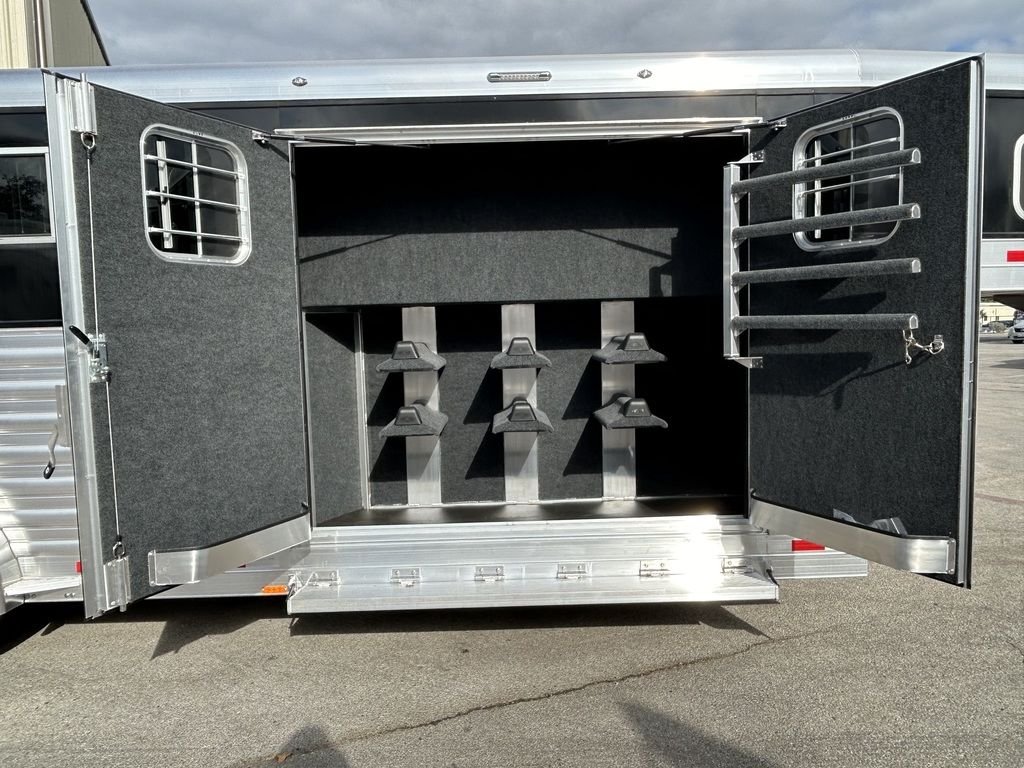 New 2025 4-Star Trailers 4STAR 4H DELUXE SLANT LOAD GN