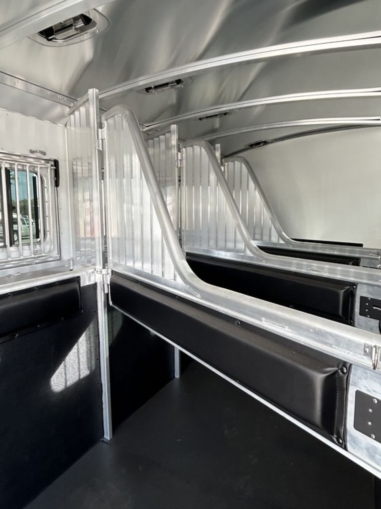 New 2025 4-Star Trailers 4STAR 4H DELUXE SLANT LOAD GN