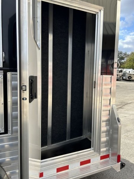 New 2025 4-Star Trailers 4STAR 4H DELUXE SLANT LOAD GN