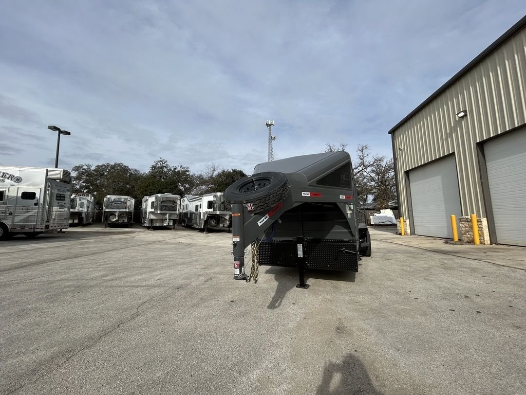 New 2025 Swift Built Trailers SB 20' STK W/ TACK