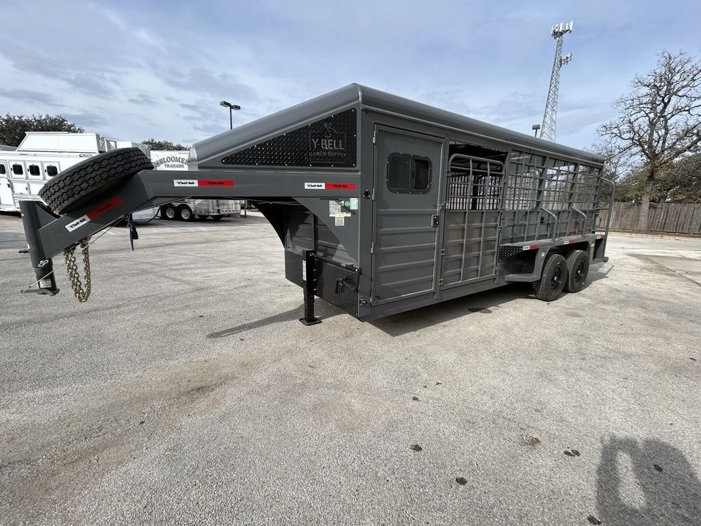 New 2025 Swift Built Trailers SB 20' STK W/ TACK