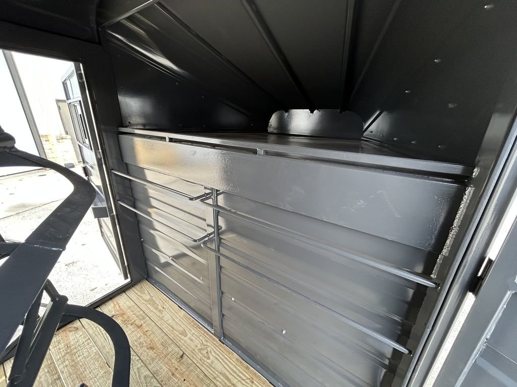 New 2025 Swift Built Trailers SB 20' STK W/ TACK