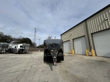New 2025 Swift Built Trailers SB 20' STK W/ TACK