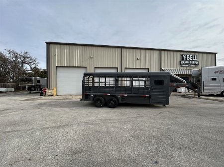 New 2025 Swift Built Trailers SB 20' STK W/ TACK