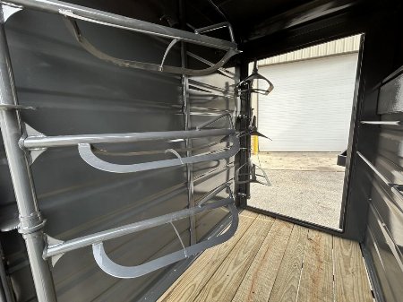New 2025 Swift Built Trailers SB 20' STK W/ TACK