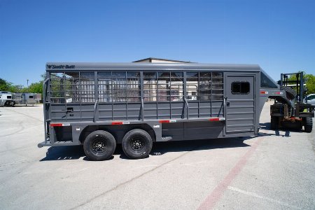New 2025 Swift Built Trailers 25 SB 20' STK W/TACK
