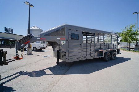 New 2025 Swift Built Trailers 25 SB 20' STK W/TACK