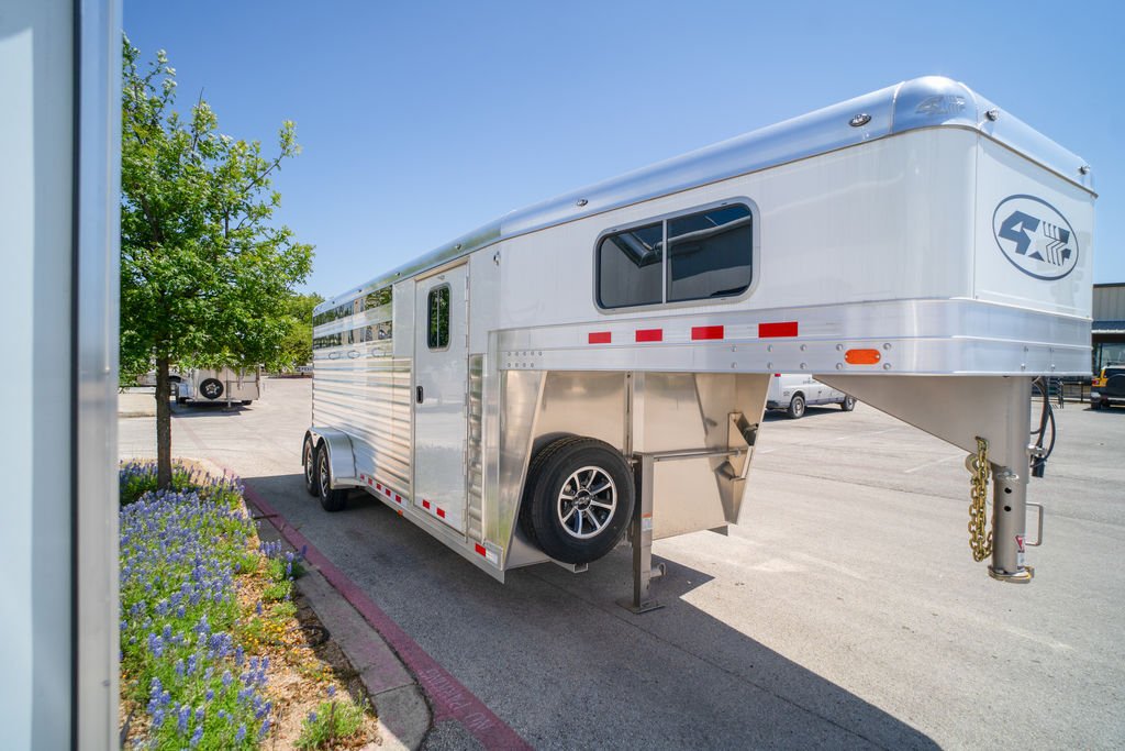 New 2025 4-Star Trailers 4S 4H 6'10" Stock Combo '25