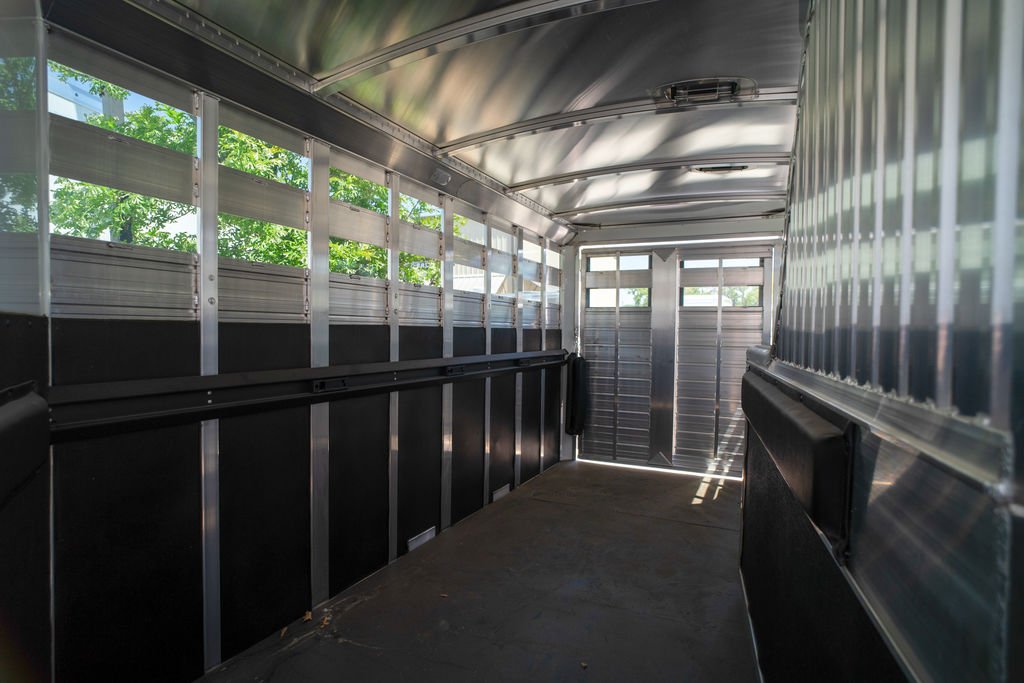New 2025 4-Star Trailers 4S 4H 6'10" Stock Combo '25