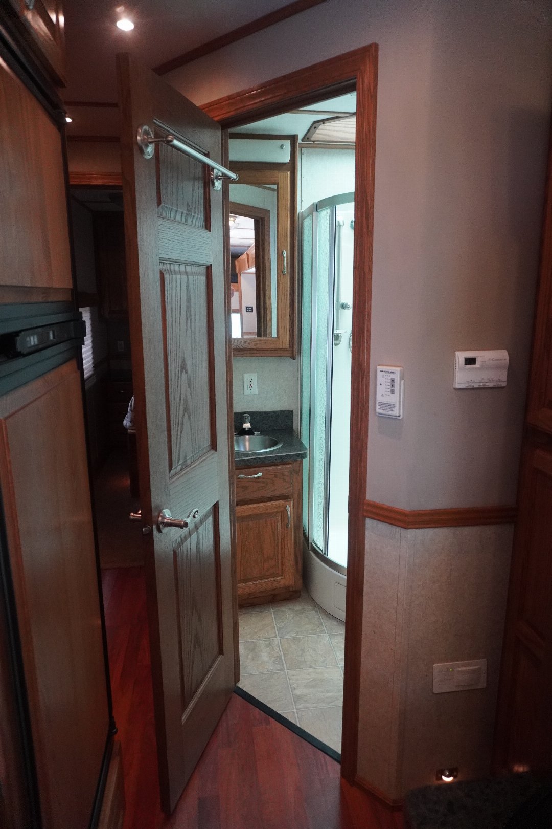 Used 2010 Showhauler 45’ Tandem Axle Motorcoach