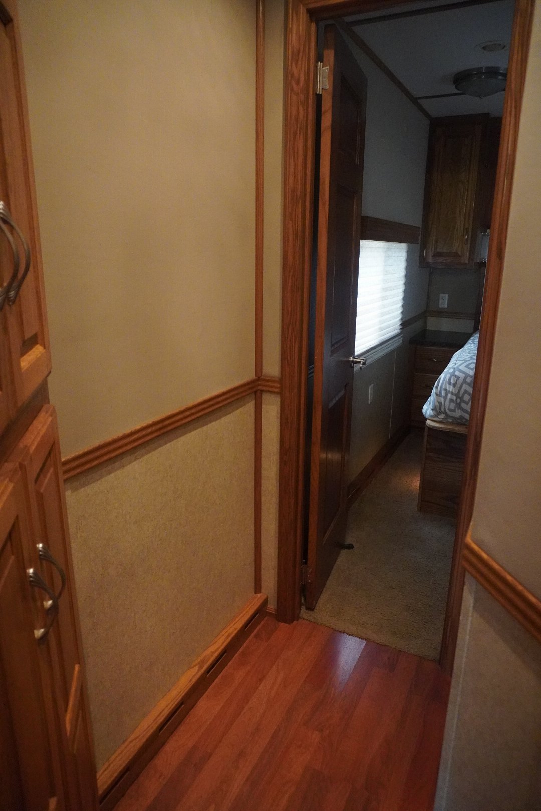 Used 2010 Showhauler 45’ Tandem Axle Motorcoach