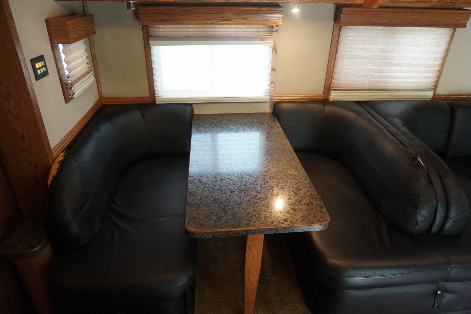 Used 2010 Showhauler 45’ Tandem Axle Motorcoach