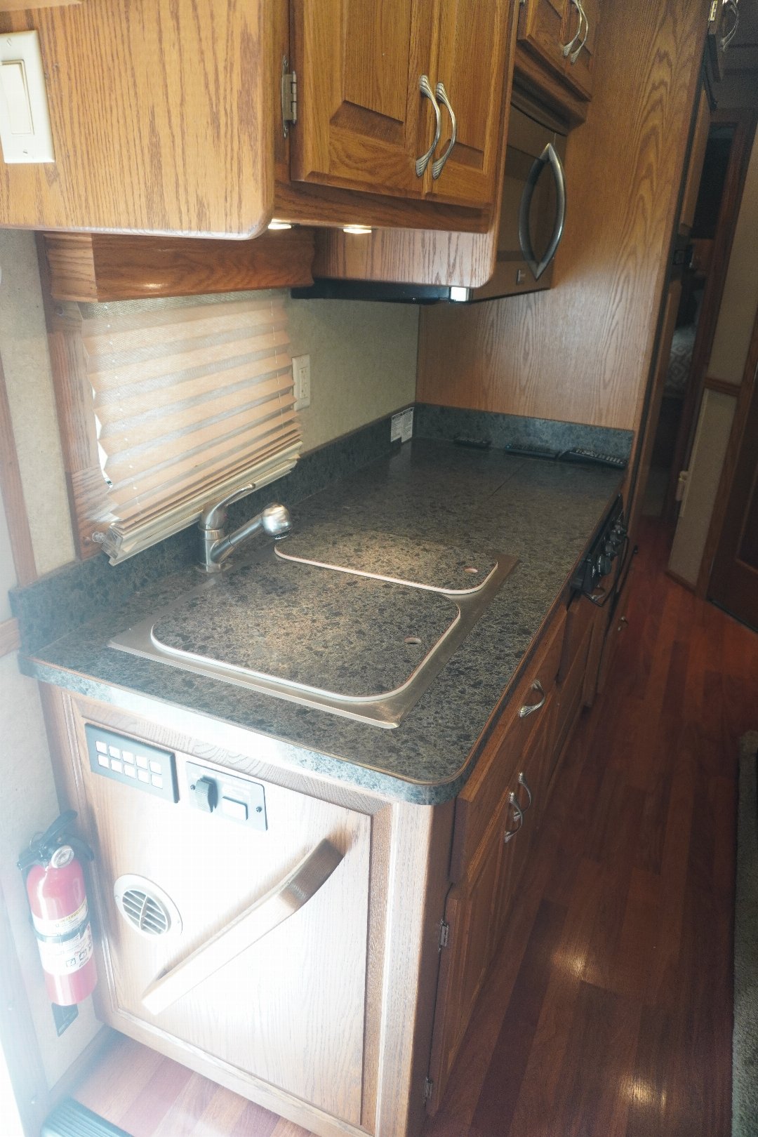 Used 2010 Showhauler 45’ Tandem Axle Motorcoach