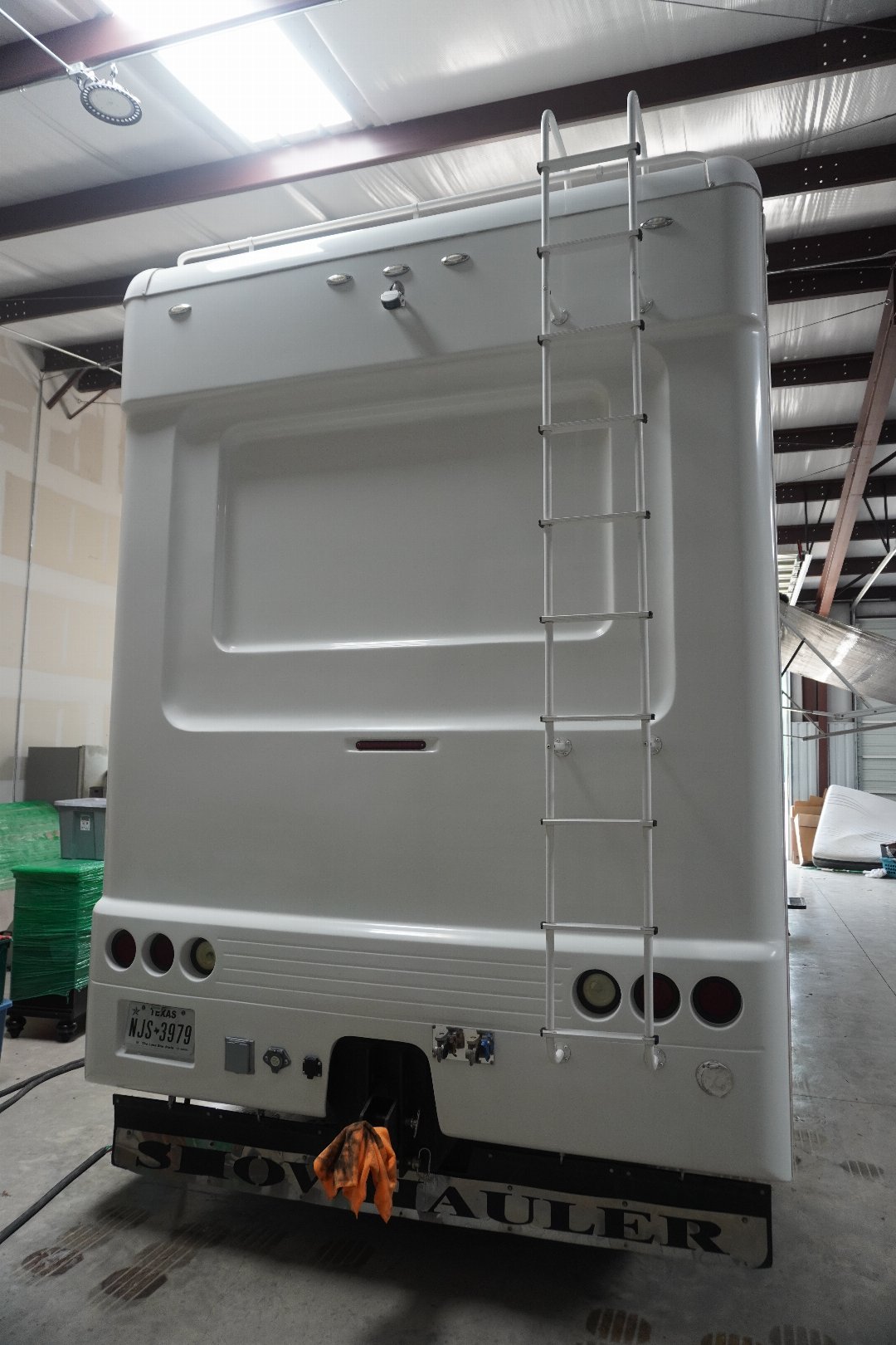 Used 2010 Showhauler 45’ Tandem Axle Motorcoach
